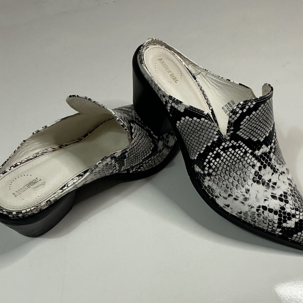 A Rider Girl black and white serpent mule size 9